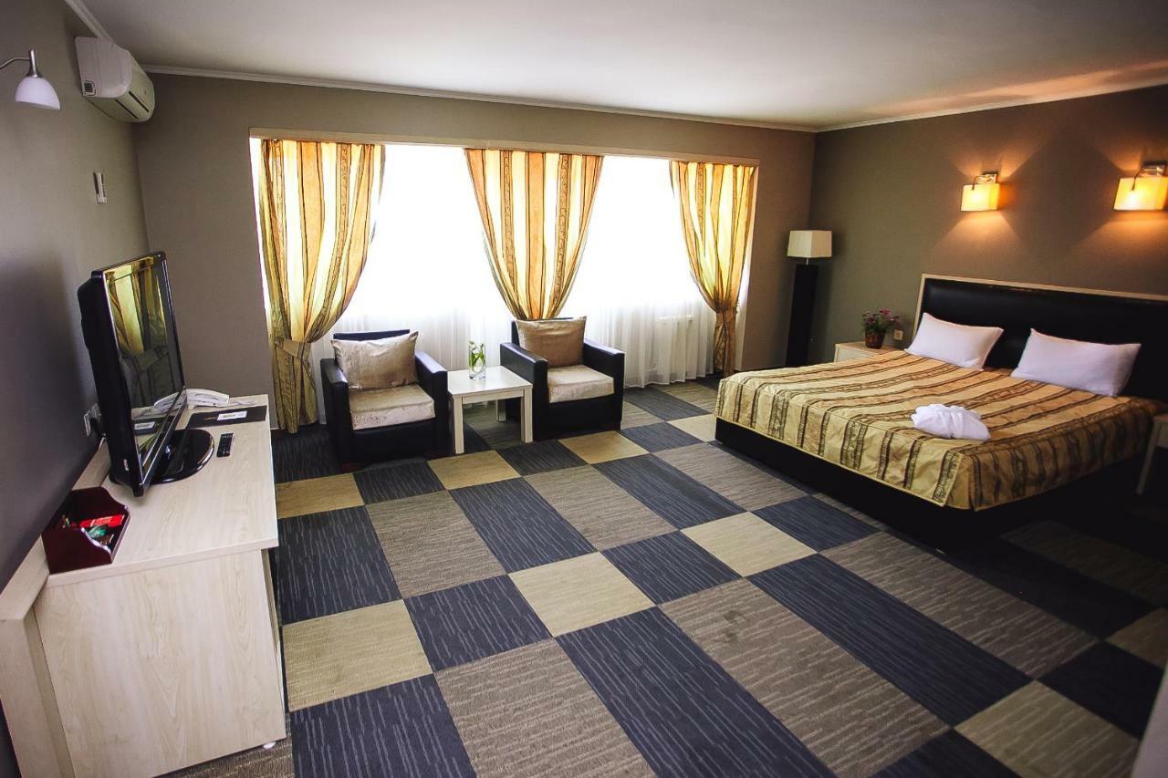 Aktau Hotel ภายนอก รูปภาพ